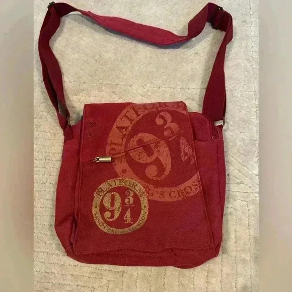 Harry Potter Shop platform 9 3/4 medium size  crossbody - Picture 1 of 8